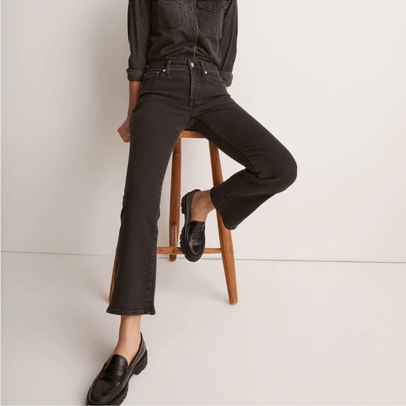 Madewell Denim - Madewell Mid Rise Kick Out Black Cropped Denim Jeans size 28